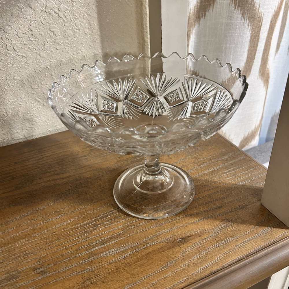Elegant Clear Glass Pedestal Vase